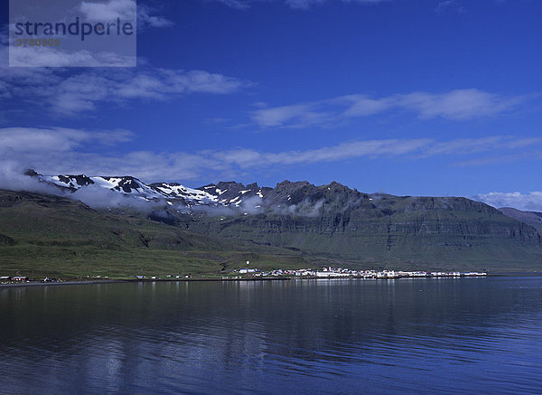 Berge und Ort Grundarfjörthur  Snaefells Halbinsel  Island