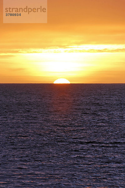 Sonnenuntergang über dem Meer  Camara de Lobos  Madeira  Portugal