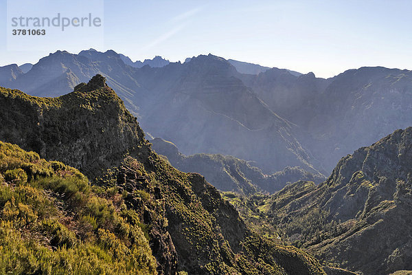 Berge rund um den Encumeada Paß  Madeira  Portugal