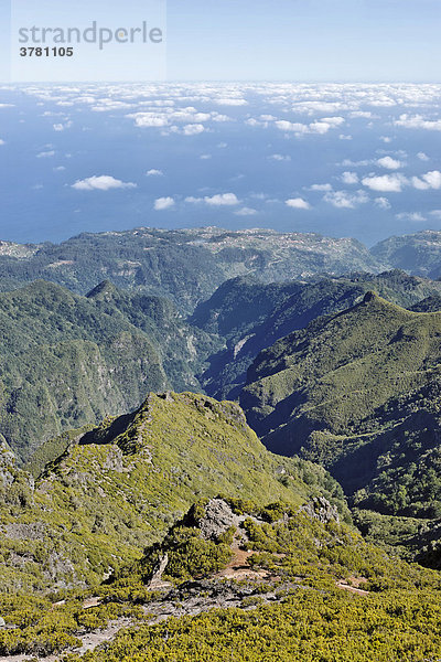 Blick vom Gipfel des Pico Ruivo  Madeira  Portugal