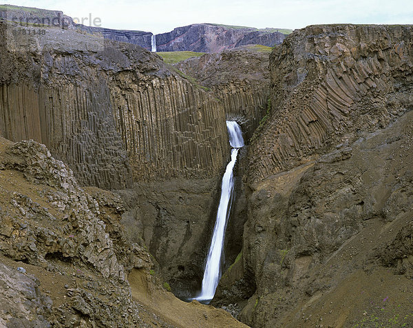 Litlanesfoss und im Hintergrund Hengifoss  Egilsstathir  Island