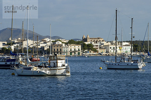 Bucht mit Booten  Porto Colom  Mallorca  Spanien