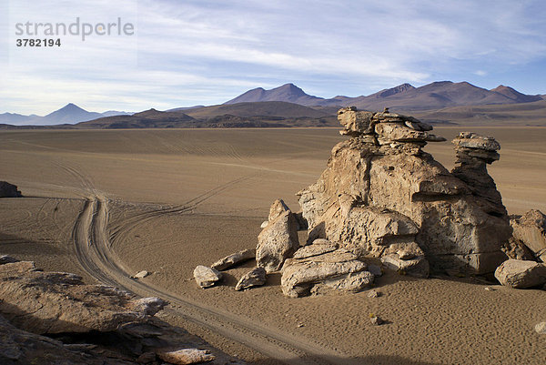 Lavabrocken in der Wüste  Hochland von Uyuni  Bolivien