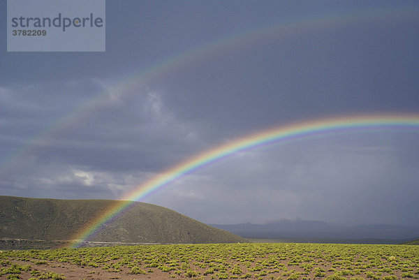Regenbogen im Hochland von Uyuni  Bolivien