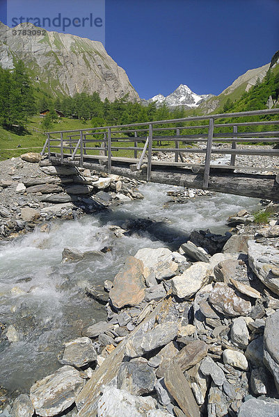 Holzbrücke über den Ködnitzbach  Nationalpark Hohe Tauern  Tirol  Österreich