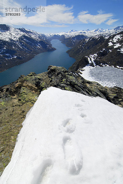 Blick über den Besseggengrat  Jotunheimen Nationalpark  Vaga  Norwegen