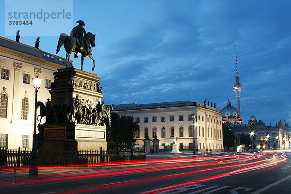 Unter den Linden  Reiterstandbild Friedrichs des Großen  Berlin  Deutschland
