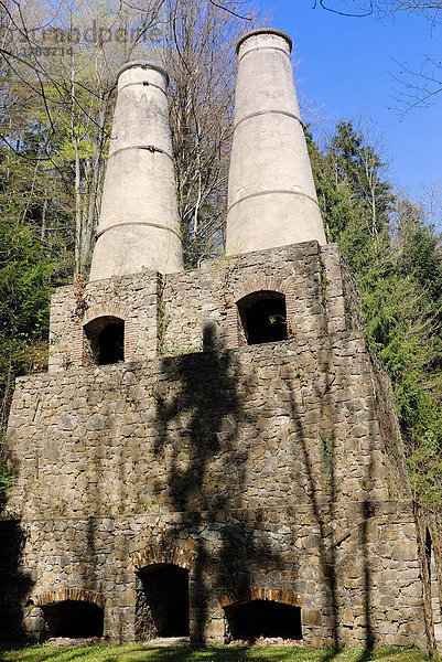 Brennkammern mit abgasschloten des historischen Zementwerkes Litzldorf  Bayern  Deutschland