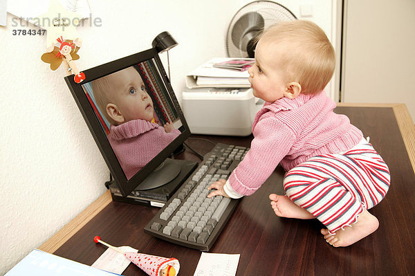 Baby am Computer
