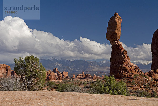 Balancierender Sandsteinfelsen Balanced Rock Arches Nationalpark Utah USA