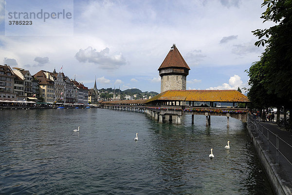 Luzern Kappelbrücke und Altstadt - Schweiz  Zentralschweiz  Europa.