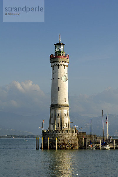 Leuchtturm am Lindauer Hafenbecken - Bayern  Deutschland  Europa.