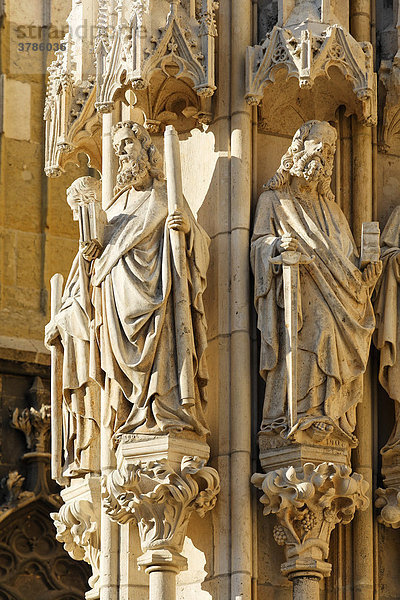 Apostelfiguren am Hauptportal  Dom St. Peter  Regensburg  Oberpfalz  Bayern
