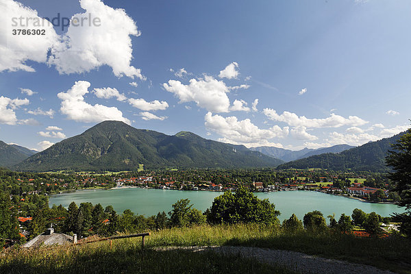 Tegernsee  Rottach-Egern  Wallberg  Setzberg  Blick vom Großen Paraplui am Leeberg  Oberbayern  Deutschland