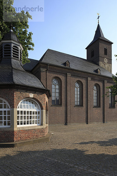 Pfarrkirche Sankt Pankratius  Nievenheim  Dormagen  Nordrhein-Westfalen  Deutschland  Europa