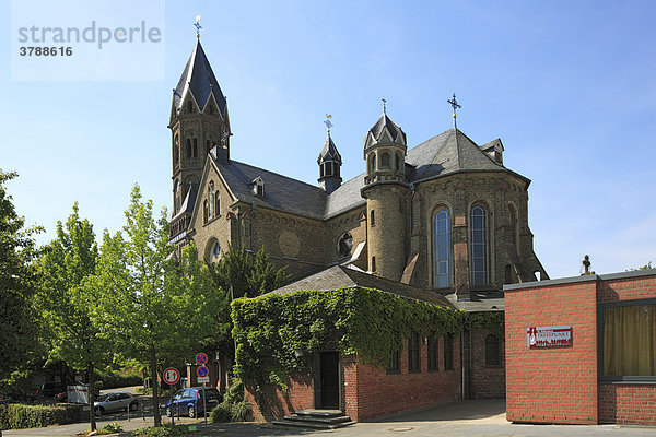 Pfarrkirche Sankt Nikolaus  Bensberg  Bergisch Gladbach  Nordrhein-Westfalen  Deutschland  Europa