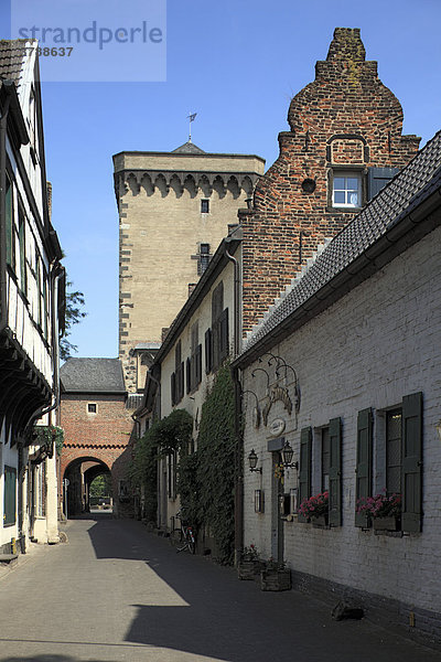 Rheintor und Zollturm  Zons  Dormagen  Nordrhein-Westfalen  Deutschland  Europa