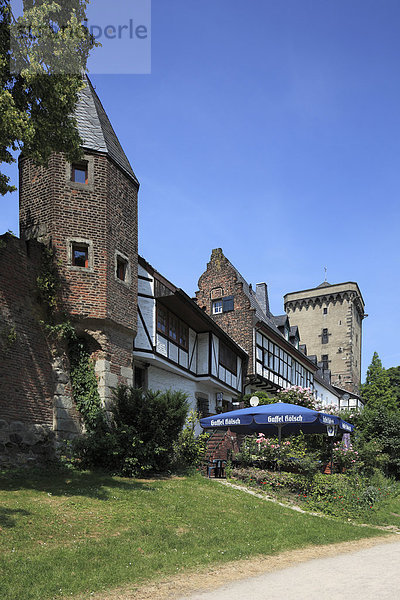 Rheintor mit Zollturm  Zons  Dormagen  Nordrhein-Westfalen  Deutschland  Europa