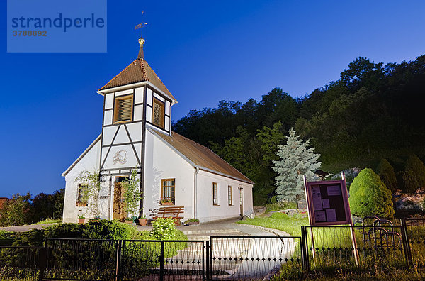 Dorfkirche Stützkow bei Nacht  Deutschland