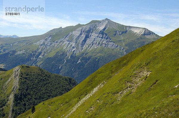 Blick vom Pass Col de Tricot auf den Berg Mont Joly Hochsavoyen Haute-Savoie Frankreich