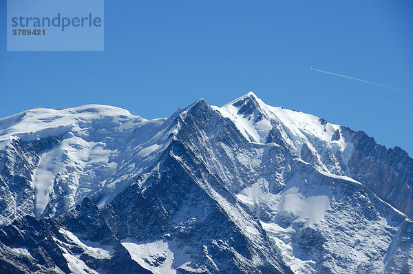 Eisbedeckter Gipfel des Mt. Blanc vom Mont Joly aus Hochsavoyen Haute-Savoie Frankreich