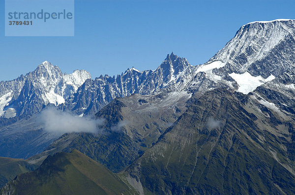 Spitze Felszinnen und Begflanken um die Aiguille du Midi im Mt. Blanc Massiv Hochsavoyen Haute-Savoie Frankreich