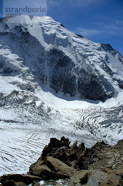 Schneebedeckter Berg Aiguille de Bionnassay mit Gletscher Hochsavoyen Haute-Savoie Frankreich