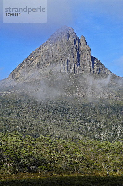 Morgennebel am Barn Bluff am Overland Track Cradle Mountain Lake St Clair Nationalpark Tasmanien Australien