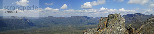 Panoramablick über Pelion Ebene vom Mt Pelion East am Overland Track Cradle Mountain Lake St Clair Nationalpark Tasmanien Australien