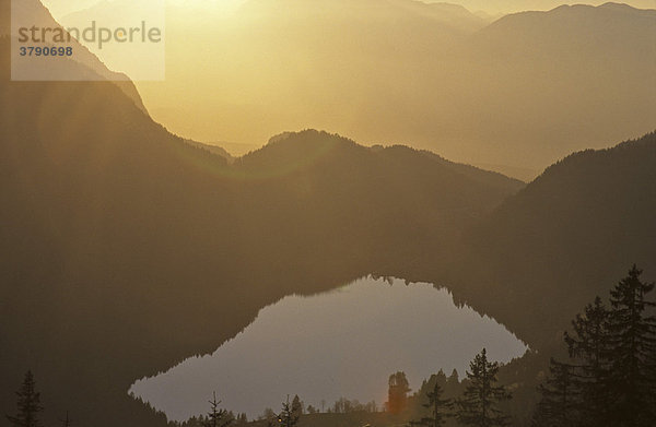 Hintersteinersee im Abendlicht von der Steiner Hochalm Tirol Österreich