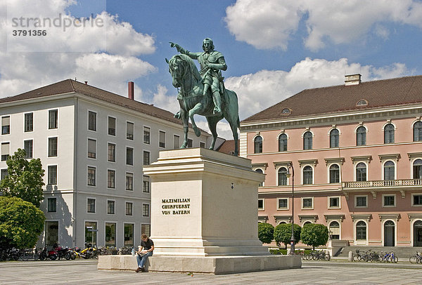 BRD Deutschland Bayern Oberbayern München Hauptstadt Bayern Wittelsbacher Platz Denkmal von Maximilian Churfürst von Bayern