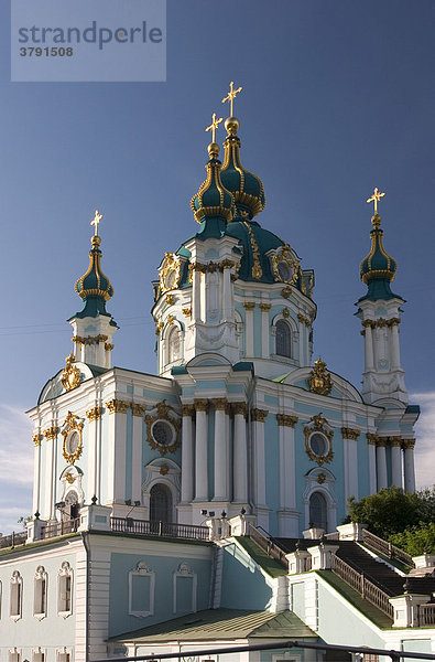 Ukraine Kiev St. Andreas Kirche erbaut 1212 in Holz 1744 in Stein Architekt F. Rastrelli blauer Himmel Sonne 2004