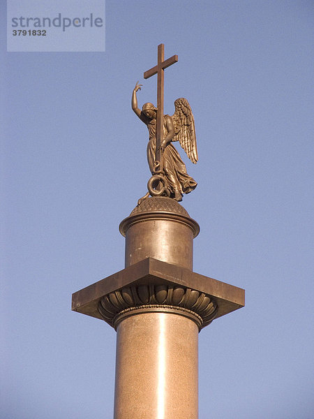 GUS Russland St. Petersburg 300 Jahre alt Venedig des Nordens Alexander Stele mit Engelsfigur und Kreuz close up erbaut 1834 Architekt Auguste Montferrand