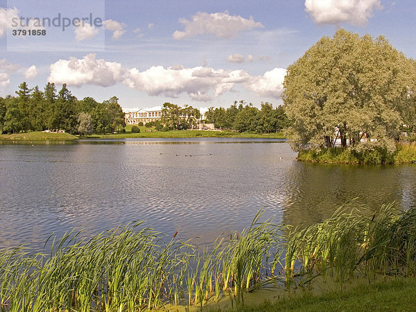 GUS Russland St. Petersburg 300 Jahre alt Venedig des Nordens Zarskoje Selo Schloss Puschkino Parkanlagen mit Parksee und Insel gegründet Mitte 18 Jh