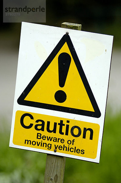 Warnschild Caution Beware of moving vehicles