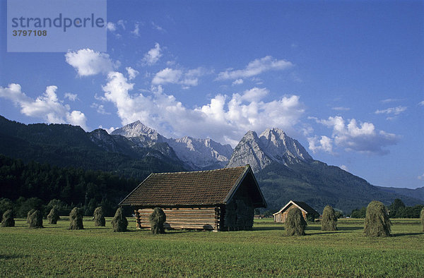 Oberbayern Werdenfelser Land Zugspitze - Blick von Garmisch-Partenkirchen