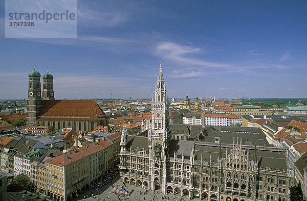 München - Blick vom St. Peter - Dom Frauenkirche   Neues Rathaus   Marienplatz