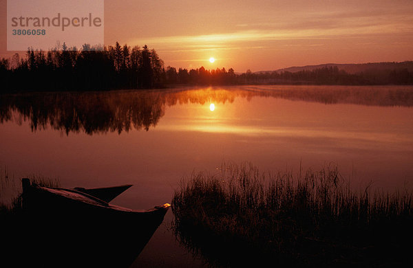 Stiller See bei Sonnenuntergang  Schleswig-Holstein  Deutschland