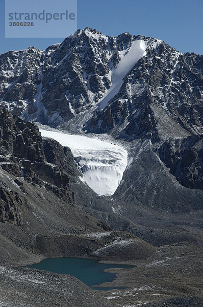 Gletscherzunge mit Gletschersee und Berg Kharkhiraa Mongolischer Altai bei Ulaangom Uvs Aimag Mongolei