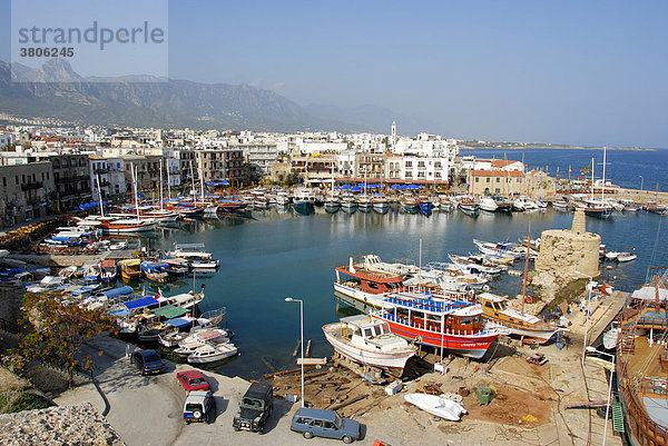 Alter Hafen von Girne Kyrenia Nordzypern Zypern
