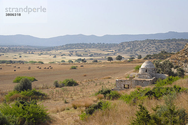 Frühchristliche Kirche Panagia tis Kyras im Feld bei Sazliköy Livadia Nordzypern Zypern