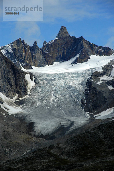 Bergipfel mit Gletscher Ostgrönland