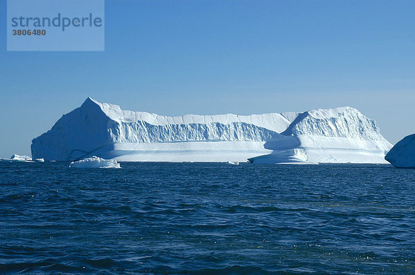 Großer Eisberg im Sermilik Fjord Ostgrönland