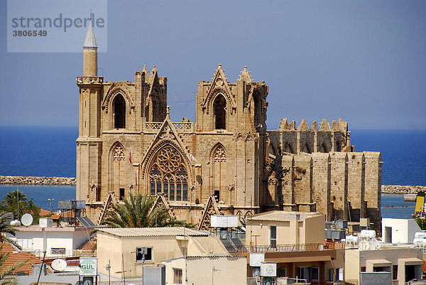 Blick auf die Stadt und ehemalige St. Nikolas Kathedrale nun Lala Mustafa Pascha Moschee Famagusta Gazimagusa Nordzypern Zypern