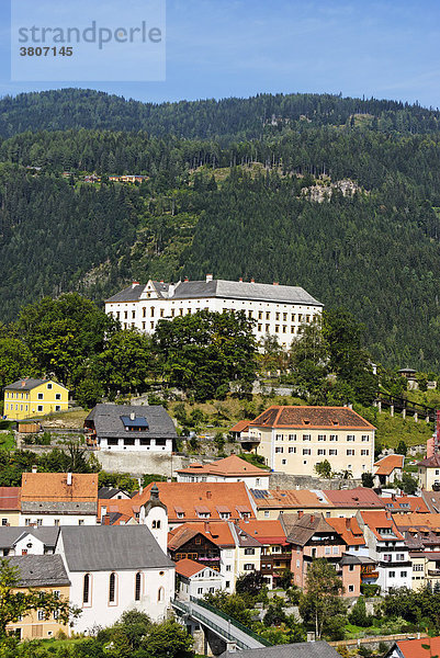 Schloss der Fürsten Schwarzenberg über Murau im Murtal Steiermark Österreich