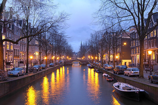Amsterdam Nord Holland Niederlande Abendstimmung an der Leidesgracht