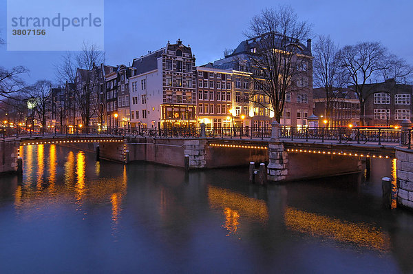 Amsterdam Nord Holland Niederlande Abendstimmung an der Leidesgracht