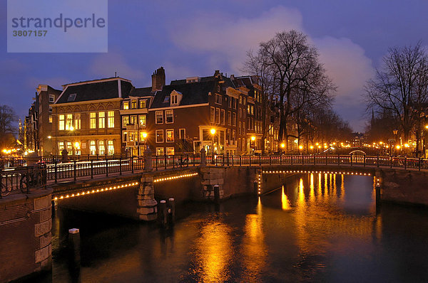 Amsterdam Nord Holland Niederlande Abendstimmung an der Leidesgracht