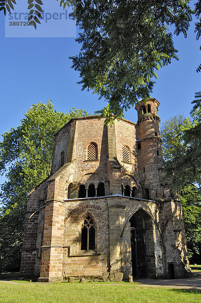 Turm im Park der Alten Abtei  Sitz von Villeroy und Boch bei Mettlach  Saarland  Deutschland