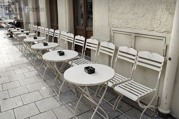 Straßencafe in der Türkenstr. Schwabing  München  Bayern  Deutschland